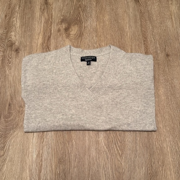 Banana Republic Gray V Neck Sweater - Picture 1 of 3